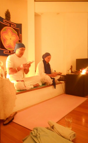 Традиционное чтение Джап Джи в исполнении Викрампал Сингха (Александр Гурарий) и Викрампал Каур (Оксана Гончарова)